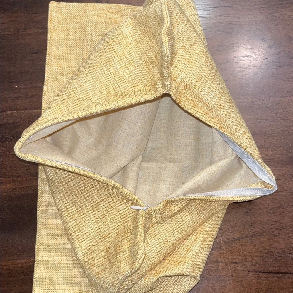 ⭐️🌴 Yellow Textured Cushion Cover - Set of 2